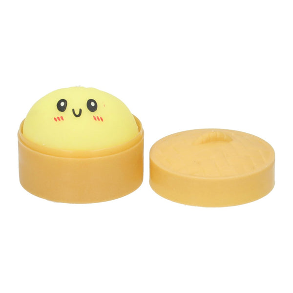Flour Dumplings Squishy, gele dumpling met gezichtje naast het geopende mandje