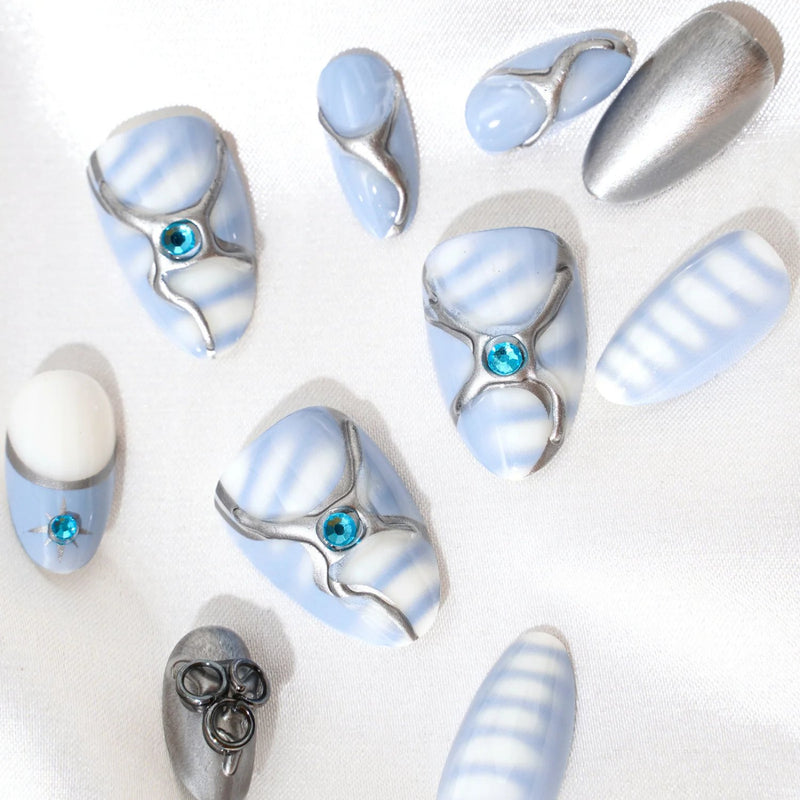 Never Have I Ever Press-on Nails Katseye Bel Air, press-on nagels met chrome en marmeren details, foto 4 van 6