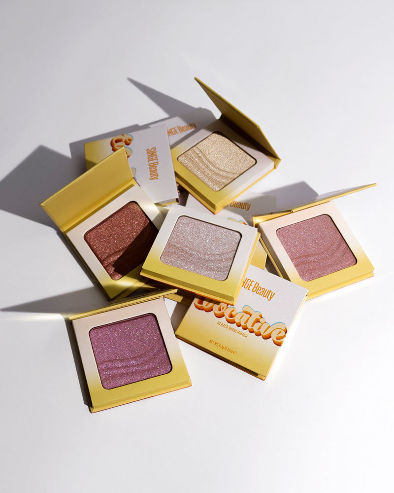 Singe Beauty Evocative Glazed Highlighter Moody Moonstone, highlighter met wet look finish, foto 3 van 4