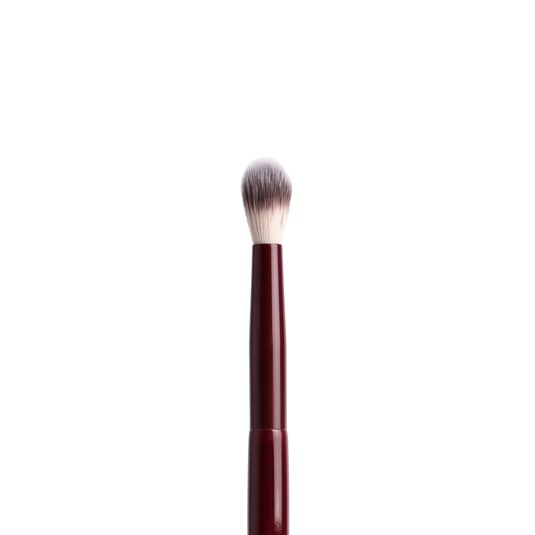 Boozyshop Flawless Blended Crease Brush, gros plan de la tête du pinceau sur fond blanc