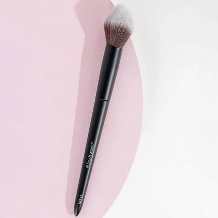 Brushworks No. 13 Highlight Brush