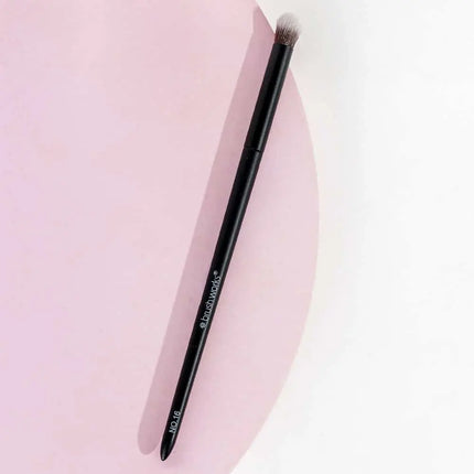 Brushworks No. 16 Tapered Blending Eye Brush