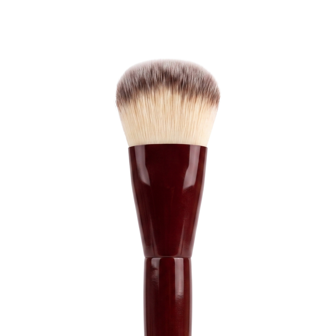 Boozyshop Flawless Contoured Foundation Brush, gros plan de la tête du pinceau sur fond blanc