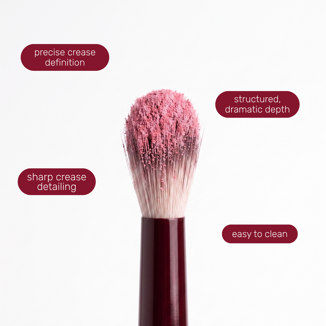 Tête du Boozyshop Flawless Defined Crease Brush avec des étiquettes de texte sur son utilisation