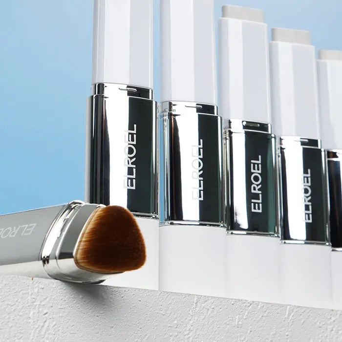 Elroel Blanc Cover Cream Stick Light, foundation stick met ingebouwde borstel, foto 4 van 4