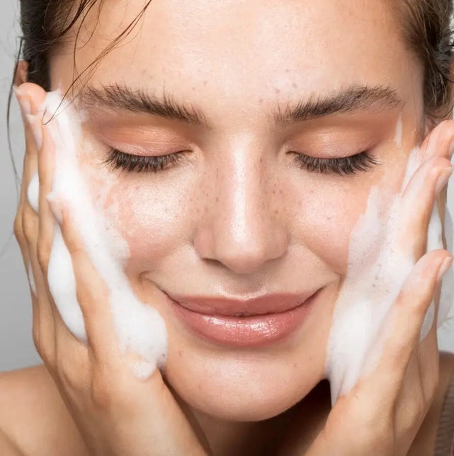 Erase Your Face Foaming Face Wash Vitamin C & Hyaluronic Acid