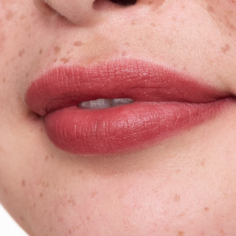 Essence Juicy Matte Lip Mousse 05 Gauzy Latte