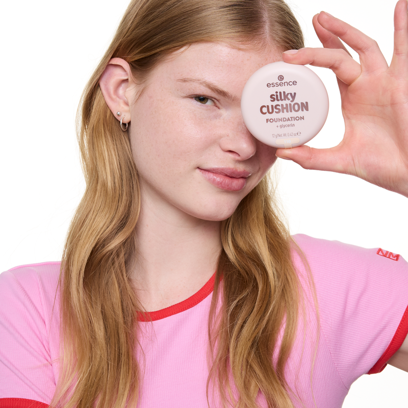 Essence Silky Cushion Foundation 50, cushion foundation met medium dekking, foto 7 van 8