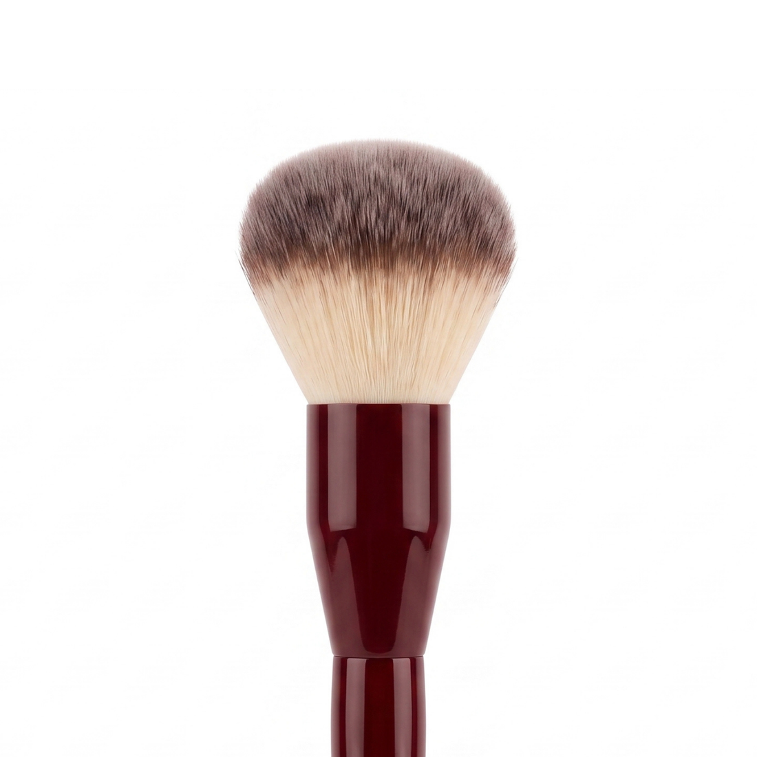 Boozyshop Flawless Powder Brush, gros plan de la tête du pinceau sur fond blanc