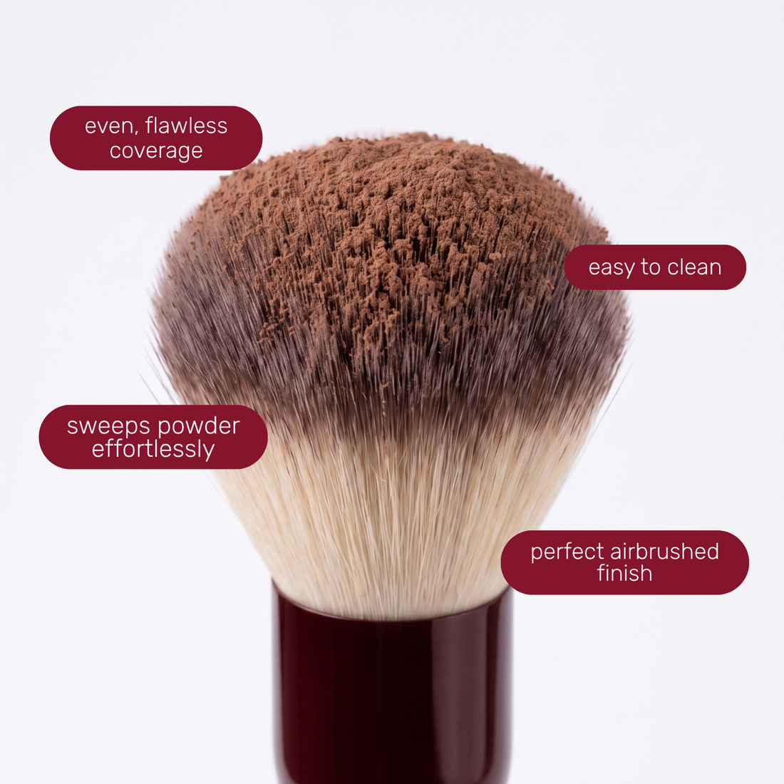 Tête du Boozyshop Flawless Powder Brush avec des étiquettes de texte sur son utilisation