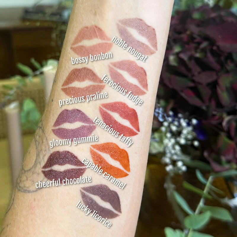 Singe Beauty Evocative Lip Fluff Lucky Licorice, moussey matte liquid lipstick, foto 2 van 2